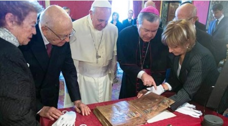 Rossano, il Codex Purpureus Rossanensis ritorna a casa Il volume è stato per qualche anno sottoposto ad un lavoro di restauro