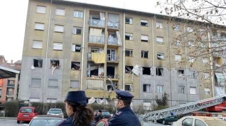Esplosione in palazzo a Torino, trovato bimbo disperso