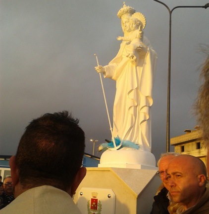 Gioia Tauro: benedetta la statua di Maria SS. di Portosalvo in Piazza Pontile