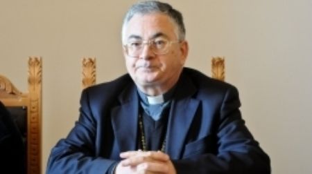 Indagato per ‘ndrangheta, parroco presenta dimissioni ma il vescovo le respinge: sarà sospeso dall’incarico