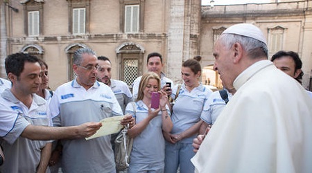 Fiat, le donne del comitato Mogli operai Pomigliano criticano il Papa