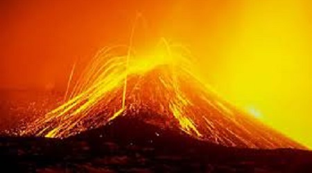 Etna, eruzione e boati nella notte