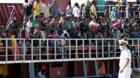 A Corigliano 498 migranti, 91 sono minori E' arrivata nel porto di Corigliano Calabro la nave "Roisin" della Marina militare irlandese con a bordo 498 migranti soccorsi al largo delle coste libiche