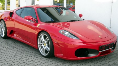 Scoperto traffico auto di lusso con base a Cosenza. Ferrari e Maserati nel mirino, quattro arresti
