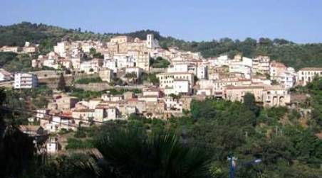 Torna il premio “Ferula d’Oro-Città di Feroleto Antico” Giunto alle quinta edizione è finalizzato alla promozione della cultura e delle tradizioni storiche della Calabria