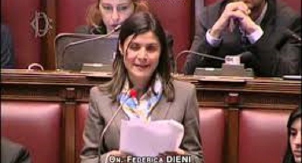 “L’ex polveriera di Reggio è una terra dei fuochi” La deputata del Movimento 5 Stelle Federica Dieni denuncia la drammatica situazione