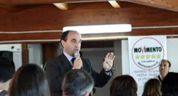 Nuovi dirigenti all’Arsac, Molinari (M5S): “Un atto aziendale preelettorale” "In Calabria politica e affari sono cose di famiglia"