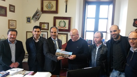 Regionali, Mario Oliverio in visita a Gerace “I beni culturali possono e devono risollevare la Locride”
