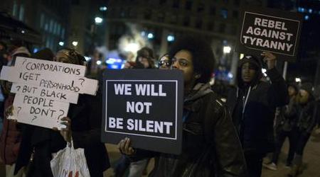 Ferguson: proteste anche nel Black Friday A St Louis occupati tre centri commerciali