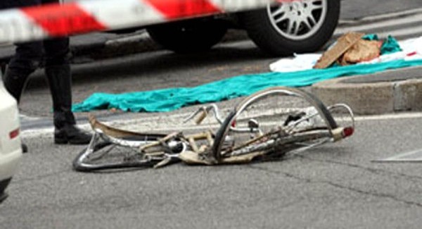 Tragedia a Rossano: pullman travolge una bici sulla Statale 106, un morto