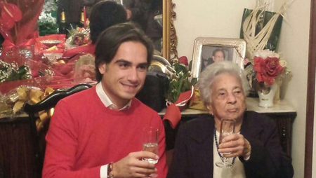Reggio, 100 anni il giorno di Natale e li festeggia con il sindaco Nonna Anna Giulia Nato in occasione del suo centesimo compleanno ha ricevuto la visita del sindaco Giuseppe Falcomatà
