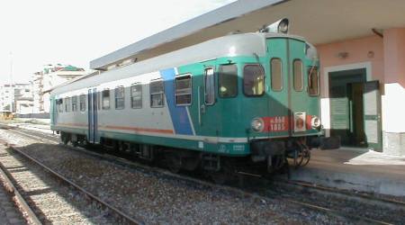 Calabria povera di servizi di trasporto ferroviario Ieri il Tavolo Tecnico tra Rete dei movimenti per la Ferrovia Ionica Bene Comune e l'Assessorato regionale alle Infrastrutture