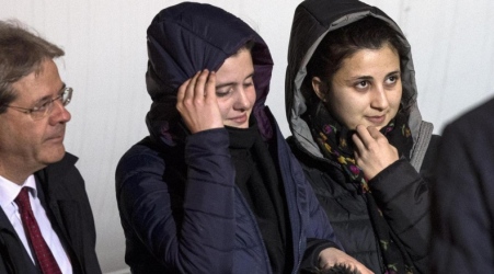 Sono rientrate in Italia nella notte le ragazze rapite in Siria e liberate ieri Sono state liberate le due ragazze rapite in Siria, la calabrese Vanessa Marzullo e Greta Ramelli, a dare la notizia, dopo le indiscrezioni da ambienti vicini ai ribelli, direttamente Palazzo Chigi con un tweet