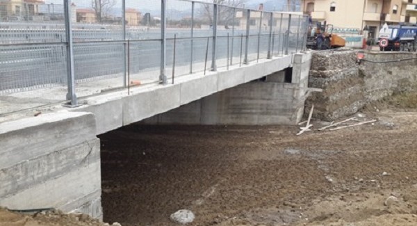 Riapre a Montepaone il ponte danneggiato dall’alluvione del 2011 La vicenda ha causato una serie di difficoltà ai residenti della zona