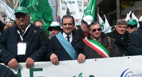Enzo Bruno partecipa alla protesta contro l’Imu sui terreni agricoli Il Presidente della Provincia di Catanzaro ha solidarizzato con "Agrinsieme"