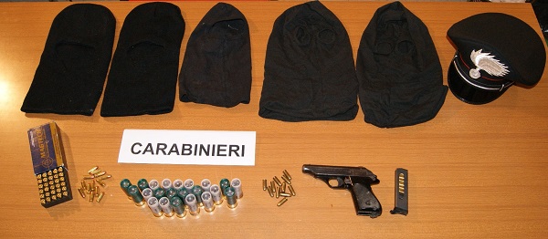 Rinvenute armi e munizioni a Reggio Calabria I Carabinieri hanno  sottoposto a controllo 150 persone e 80 automezzi