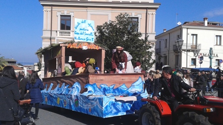 A Gioia Tauro la decima edizione del Carnevale scolastico Organizzato dalla Pro Loco ha visto la partecipazione delle scuole dell'infanzia e delle primarie