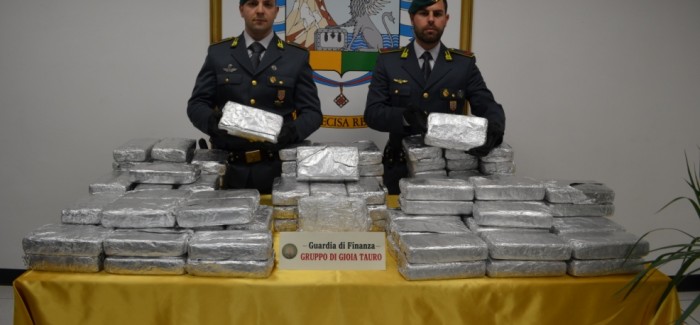 Sequestrati oltre 173 kg di cocaina purissima al porto di Gioia Tauro La droga rinvenuta era occultata all’interno di alcuni borsoni nascosti in un container, che trasportava pectina