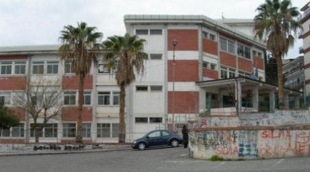Atto vandalico ai danni del Liceo classico “Satriani” di Cassano allo Ionio Creolina sparsa per l'intero istituto scolastico