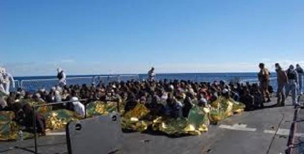 Nuovo sbarco di migranti a Roccella, arrivano in 332 Sono prevalentemente di nazionalità eritrea. Dieci scafisti arrestati in un'operazione della polizia 