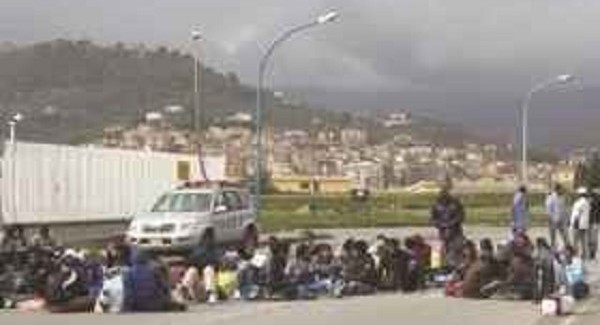 Protesta immigrati a Lamezia: cessato il blocco stradale Vertice in Prefettura per incontrare la delegazione di migranti