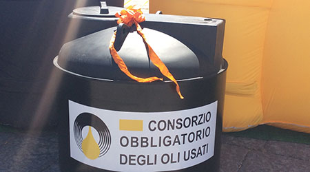 Educazione ambientale, parte dal Sud il tour di “CircOLIamo” Dopo Reggio Calabria, arriva a Cosenza la campagna di sensibilizzazione per lo smaltimento dell'olio lubrificante usato