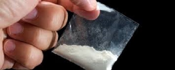 Lancia cocaina dalla finestra di casa: arresto a Catanzaro All'arrivo dei Carabinieri ha cercato di disfarsi di diverse dosi di droga