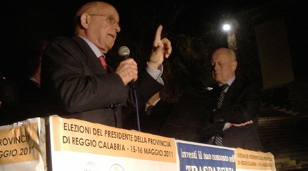 Pietro Fuda fa festa con tutta Siderno in piazza Portosalvo L'invito del sindaco neoeletto: «Venite a celebrare l’inizio di un cammino che affronteremo insieme»