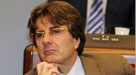 Costa non lascia la carica di capogruppo PD di Catanzaro Lorenzo Costa, dopo l'incontro con il segretario provinciale Enzo Bruno, annuncia in una nota la decisione di non dimettersi da capogruppo comunale