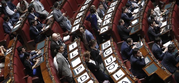 Scuola, sì Camera alla riforma. Renzi, si può sempre migliorare Testo approvato a Montecitorio con 316 voti a favore, 137 contrari, un astenuto. Giannini: 'Emozionata e soddisfatta'