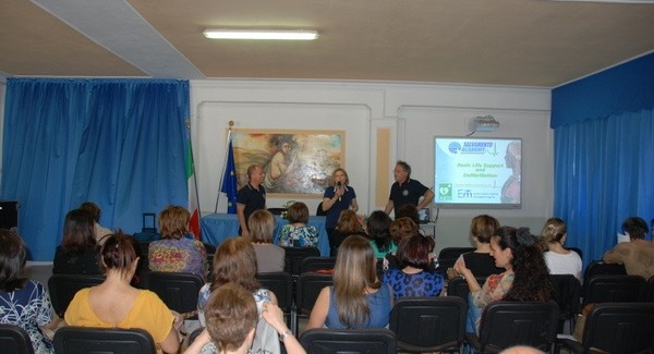 Corso di primo soccorso Blsd al Liceo Scientifico di Ciro’ La giornata di formazione tenuta all’Omnicomprensivo "Lilio" ha coinvolto oltre 50 insegnanti