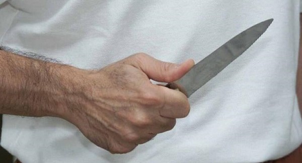 Scalea, arrestato uomo per violenza domestica La moglie tarda a preparare la cena e lui la minaccia con un coltello 