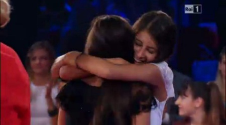 Chiara e Martina portano la Calabria all’EuroFestival  Le gemelle Scarpari vincono la prima puntata di "Ti lascio una canzone” e staccano il pass per rappresentare l’Italia al Junior Eurovision di Sofia