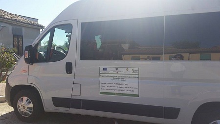 Girifalco, Amministrazione Comunale consegna minibus Il mezzo è stato acquistato attraverso il programma di sviluppo  2007/2013 della Regione Calabria