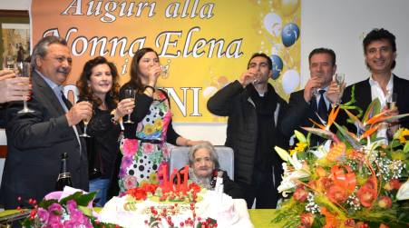 Corigliano festeggia i 101 anni di Elena Sculco La signora è stata festeggiata da parenti, amici, autorità 