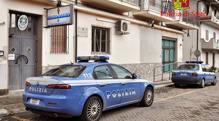 Un arresto per furto a Melito di Porto Salvo L'uomo, un georgiano di 25 anni, è accusato di aver rubato i due portafogli di una commerciante del luogo