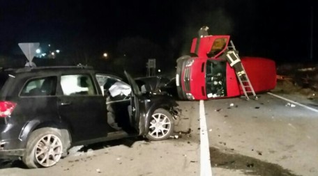 Incidente stradale a Crotone, due feriti Scontro tra un'auto e un furgone in località Brasimato