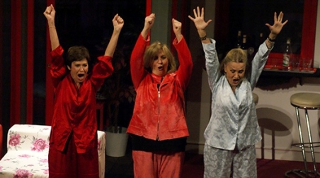 Zanicchi, Bouchet e Clery al Rendano di Cosenza Sabato la commedia "Donne in cerca di guai", all'insegna della comicità tutta al femminile 