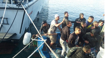 Sbarco migranti a Reggio Calabria, fermati scafisti Sottoposti a fermo dalla Polizia due egiziani indiziati di essere al comando dell’imbarcazione arrivata al porto reggino lo scorso 24 Giugno