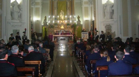Vibo, celebrato il precetto pasquale interforze La liturgia è stata accompagnata dai canti eseguiti dal coro del Conservatorio di musica Fausto Torrefranca di Vibo Valentia,