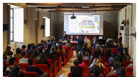 A Vibo Valentia il Festival per l’economia Mosler e la teoria economica neo-keynesiana: "Ampliare il deficit pubblico per far ripartire l'Italia"