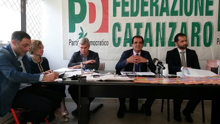 Parte la campagna referendaria del Pd Catanzaro Già istituiti 40 Comitati per il sì