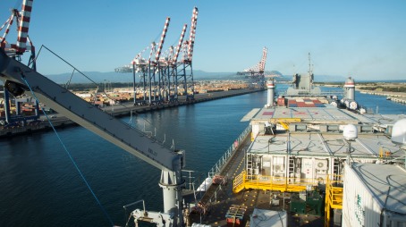 “E’ ora di nazionalizzare il porto di Gioia Tauro” CCI e IU: "Riorganizzare lo Scalo dando nuove prospettive occupazionali"