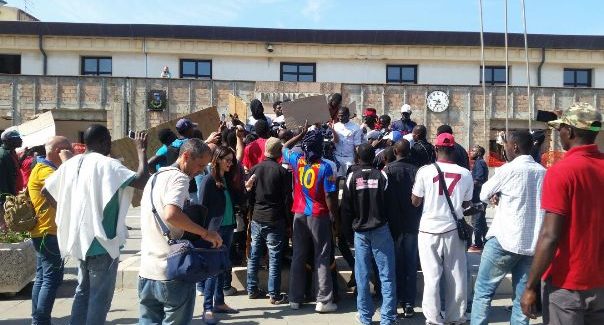Struttura per migranti, a Crotone esplode la rabbia Netta bocciatura dell'Amministrazione comunale