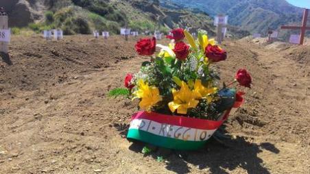 Sepolte a Reggio Calabria le 45 vittime del naufragio Degna sepoltura alle ennesime vittime del mare in uno dei tanti viaggi della speranza
