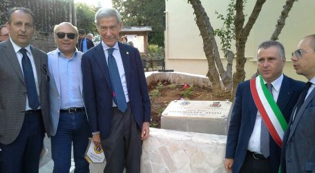 Scido, inaugurato “Largo di cittadinanza attiva” Il sindaco ha accolto la proposta del Lions Club Polistena Brutium