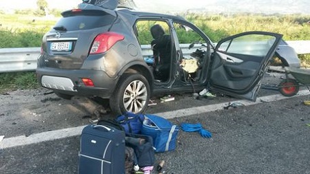 Incidente sulla strada statale 106 “Jonica”: muore un’intera famiglia Coinvolti nell'impatto un’autovettura ed un mezzo pesante