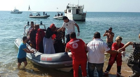 Salvati 147 migranti ad Isola Capo Rizzuto Sul posto sono giunte due unità di soccorso della Capitaneria di porto