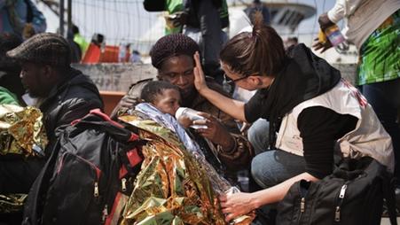 Arrivata a Reggio Calabria nave con 332 migranti I profughi provengono in massima parte dall'Eritrea