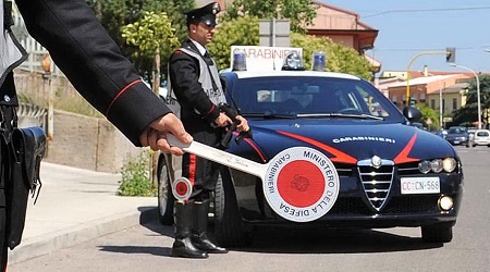 Calci e pugni ai carabinieri, malese arrestato a Rizziconi L'uomo ha aggredito i militari durante un controllo